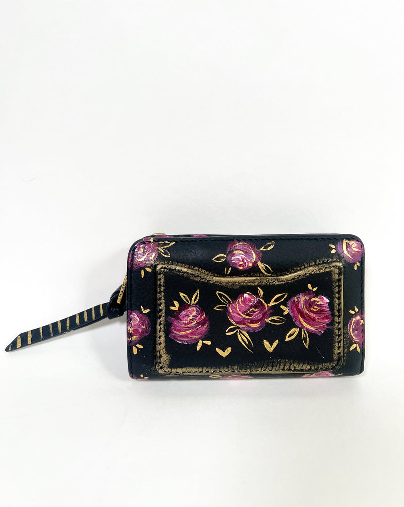 The Rose & Noir wallet is the perfect place to stash your cards, cash & coins. Every time you use it feel all kids of joy with the pretty rose & golden pattern.