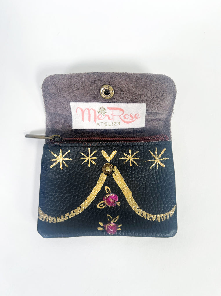 The Rose & Noir wallet is the perfect place to stash your cards, cash & coins. Every time you use it feel all kids of joy with the pretty rose & golden pattern.