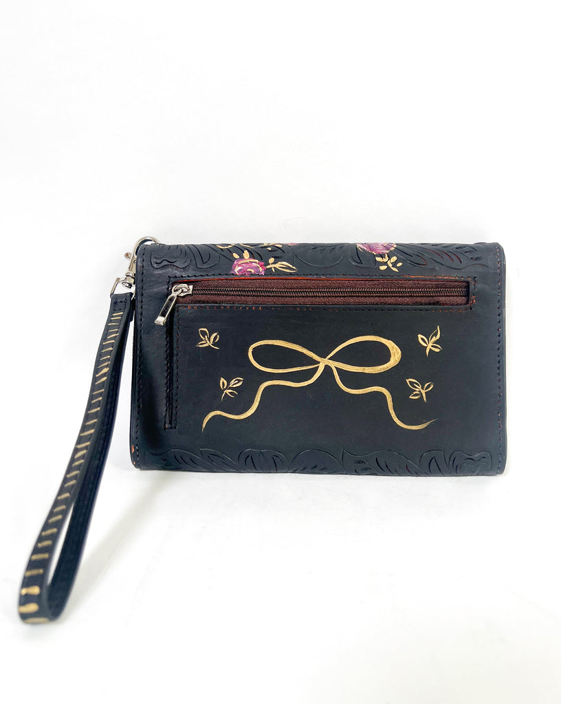 The Rose & Noir wristlet is such pretty place to stash some cards, some cash & coins. Every time you use it feel all kids of joy with the lovely rose & golden pattern.