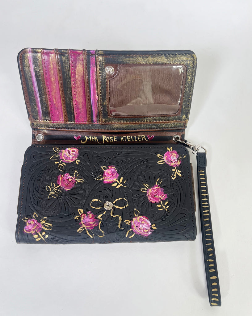 The Rose & Noir wristlet is such pretty place to stash some cards, some cash & coins. Every time you use it feel all kids of joy with the lovely rose & golden pattern.